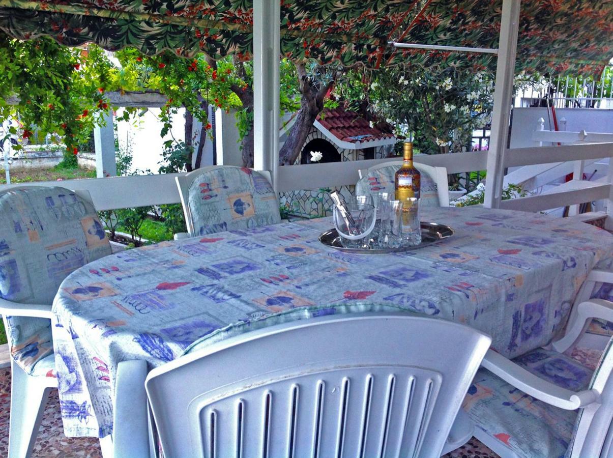 Villa Fofo - Beautiful Sea Front Villa With 650M2 Garden Nea Kallikrateia Exterior photo