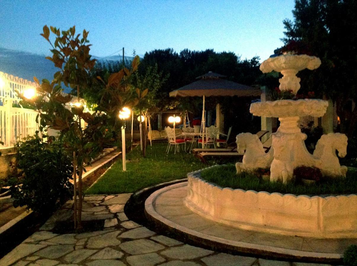 Villa Fofo - Beautiful Sea Front Villa With 650M2 Garden Nea Kallikrateia Exterior photo