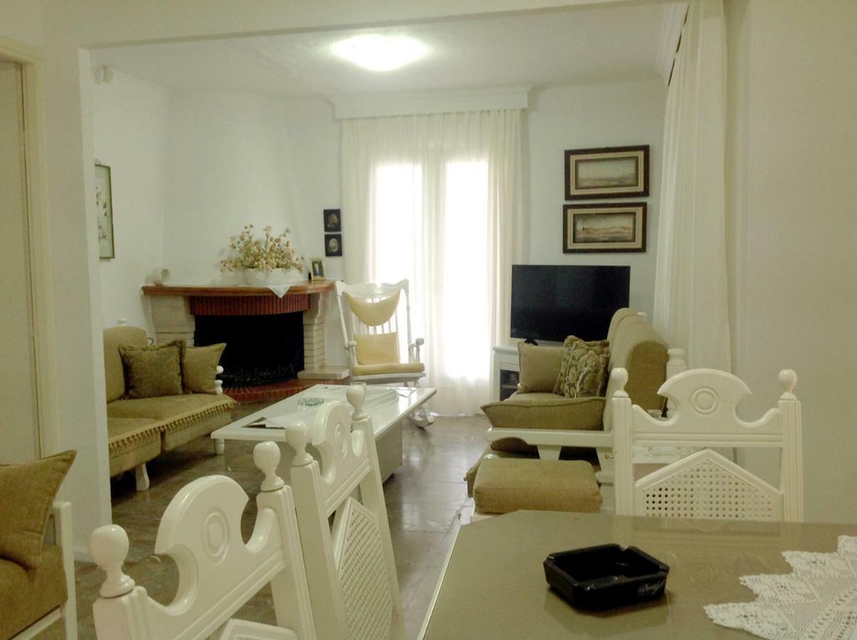 Villa Fofo - Beautiful Sea Front Villa With 650M2 Garden Nea Kallikrateia Exterior photo