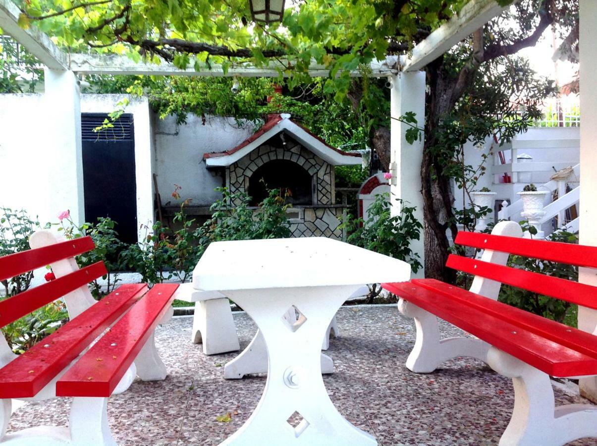 Villa Fofo - Beautiful Sea Front Villa With 650M2 Garden Nea Kallikrateia Exterior photo